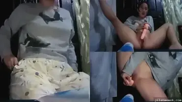 Bocil Imut Mainin Dildo Gede Memek Merah Becek Lumer HD